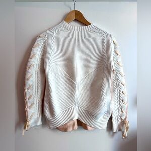 Sweater. Size M-L
